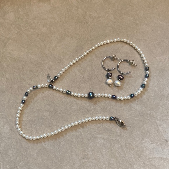 Sterling silver Black & White freshwater pearls necklace - Picture 1 of 3